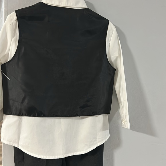 6/9 Mos Suit. It’s a 4 piece. - Picture 3 of 3